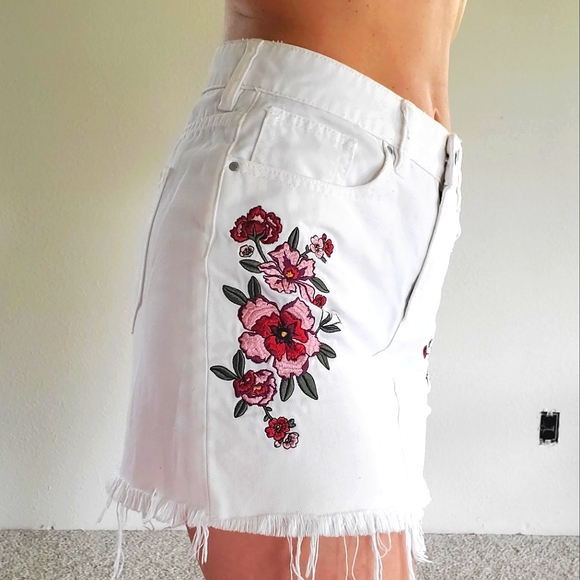 PacSun Denim White Embroidered Skirt Size S, Size 25 - Picture 3 of 7